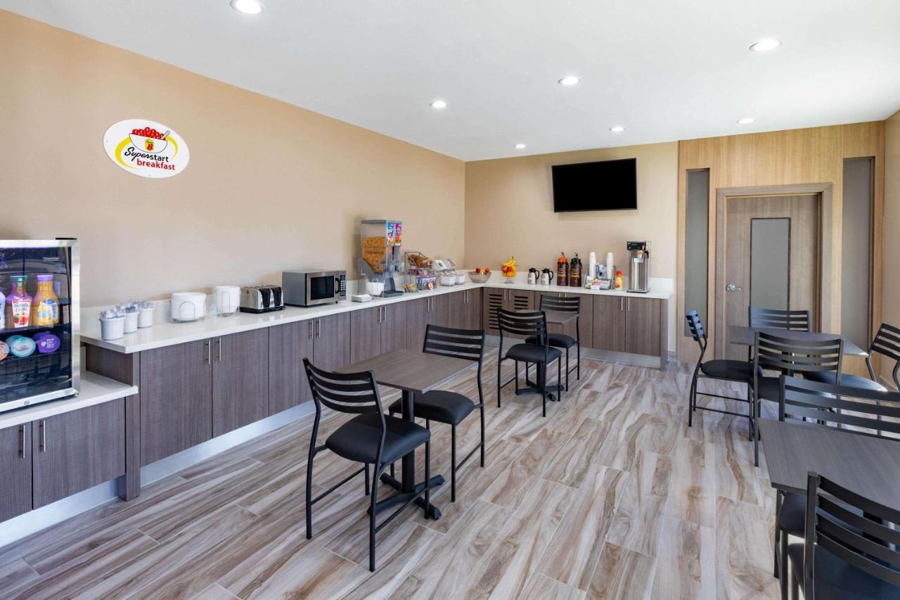 Super 8 By Wyndham Houston Nw Beltway 8-West Rd Hotel Ngoại thất bức ảnh
