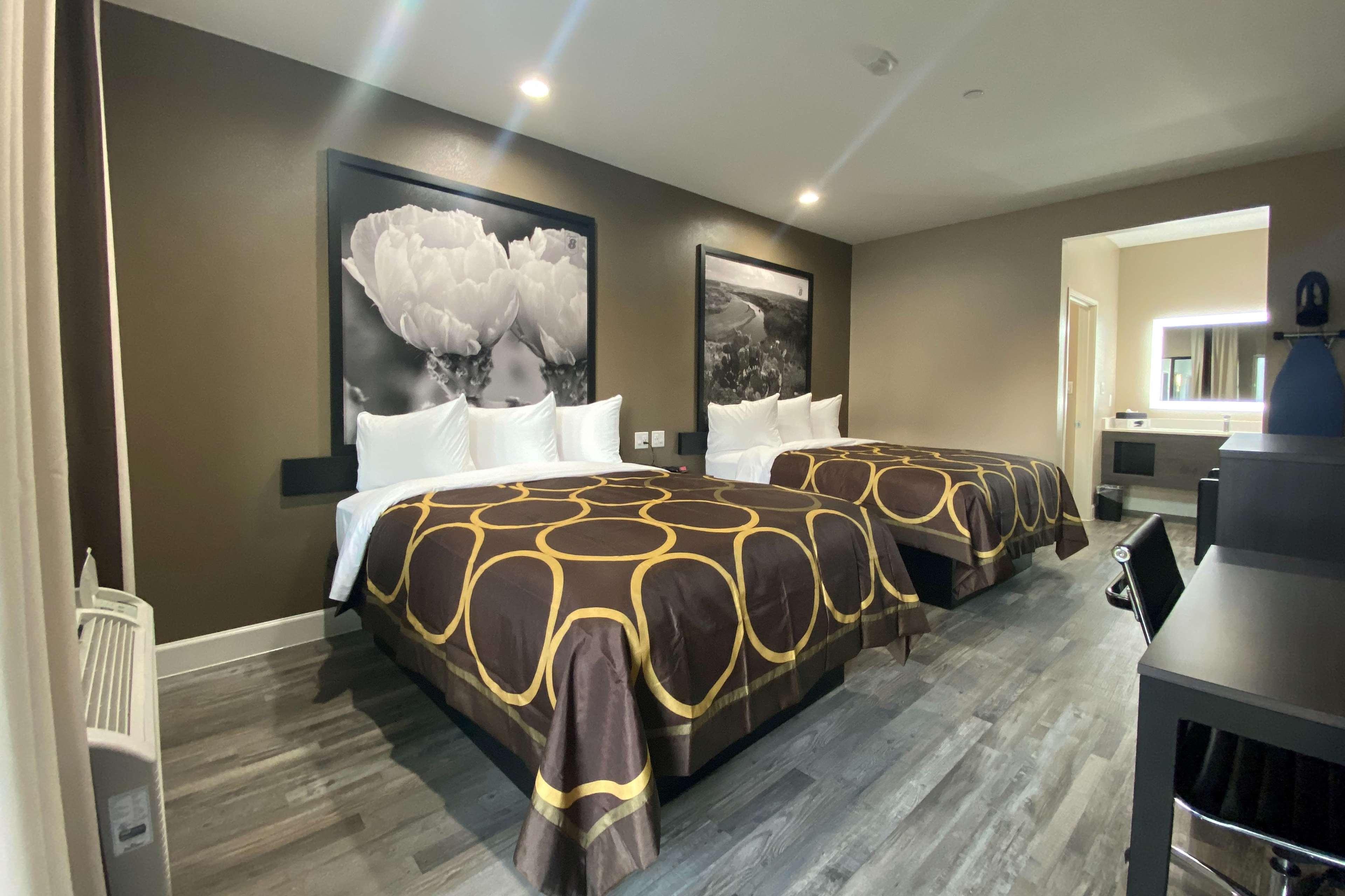 Super 8 By Wyndham Houston Nw Beltway 8-West Rd Hotel Ngoại thất bức ảnh