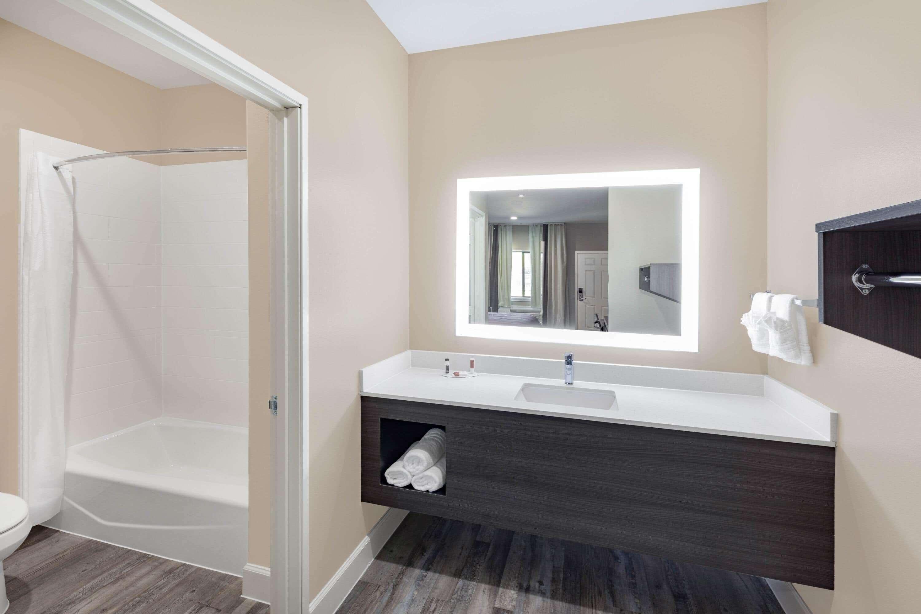 Super 8 By Wyndham Houston Nw Beltway 8-West Rd Hotel Ngoại thất bức ảnh